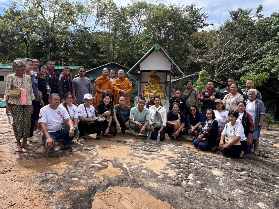 คณะสงฆ์จันทบุรี นำศิษย์มอบพระปางปราบมาร-สร้างบังเกอร์-ห้องสุขา เสริมขวัญทหาร-ตชด. เขาพระวิหาร ศรีสะเกษ