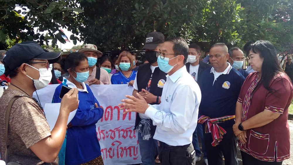 ชาวบ้านตำบลโพนทราย บุกแขวงทางหลวง ทวงถามเงินค่าเวนคืนอสังหาริมทรัพย์ล่าช้า