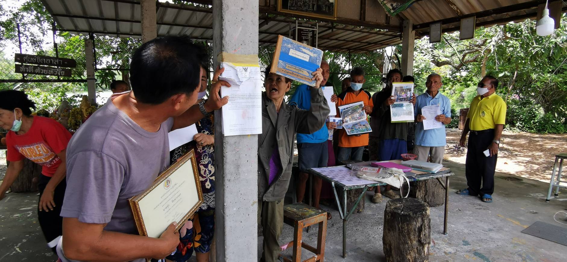  ตัวแทนชาวบ้านหนองรีร้องขอความเป็นธรรมไม่ให้รื้อศูนย์เรียนรู้ศิลปะชุมชนด้านเทศบาลยันบุกรุกที่สาธารณะต้องปฏิบัติตามกฏหมาย