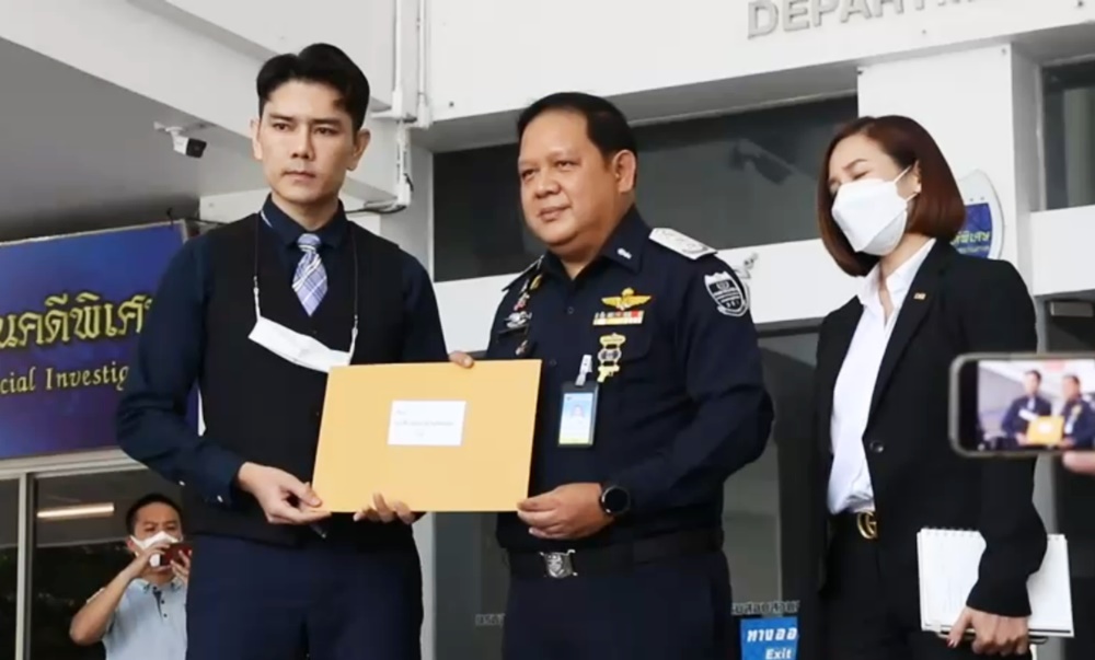 "ทนายอั๋น" บุกดีเอสไอ จี้ตรวจสอบเส้นทางการเงิน "ทนายตั้ม"