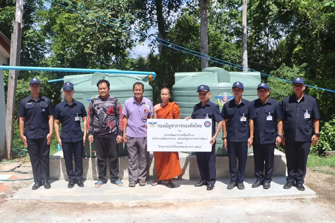 นพค.36 ส่งมอบถังเก็บน้ำ 3,000 ลิตร 6 ถัง ให้ 3 วัดในแม่สะเรียง ช่วยบรรเทาภัยแล้ง-เพิ่มน้ำใช้ตลอดปี