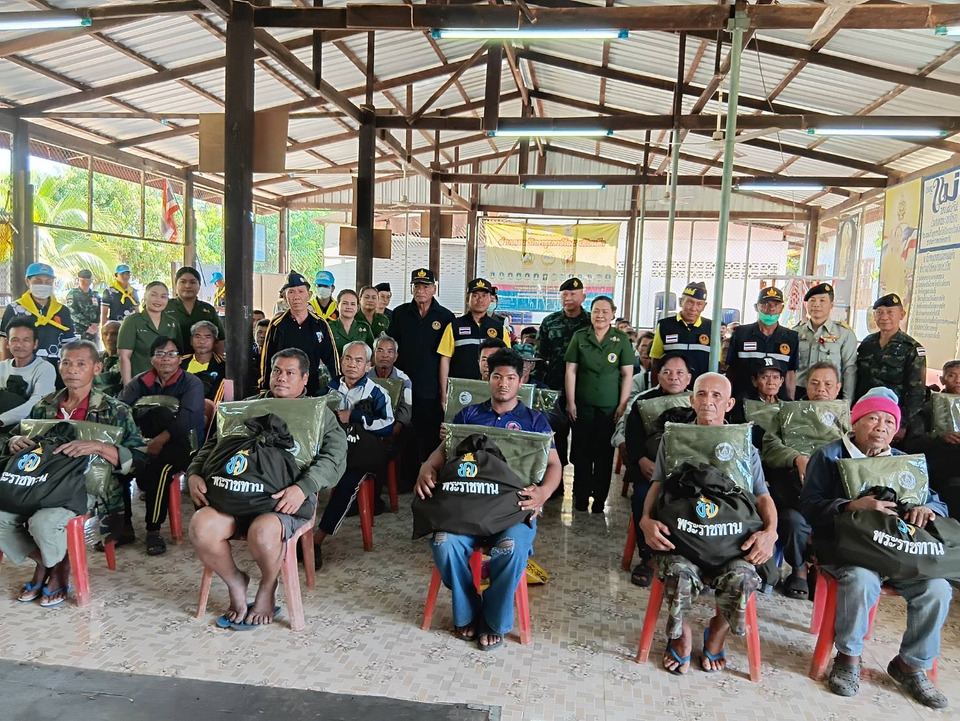 มทบ.25 ลงพื้นที่ช่วยชาวบ้านชายแดน-ครอบครัวทหารผ่านศึก หลังอพยพ 2 รอบ