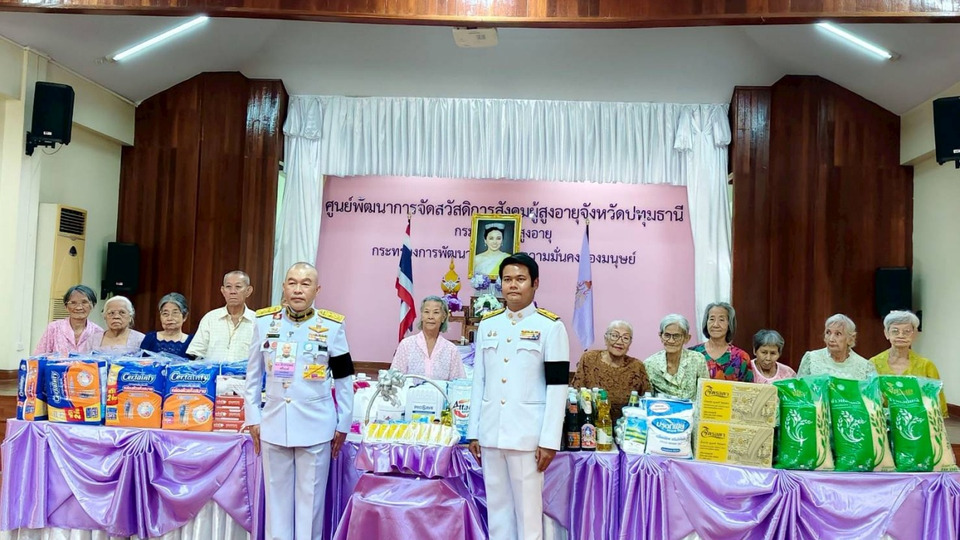 "ในหลวง–พระราชินี" พระราชทานสิ่งของ เวชภัณฑ์ เนื่องในพระราชพิธีมหามงคลเฉลิมพระชนมพรรษา 4 รอบ สมเด็จพระนางเจ้าฯ พระบรมราชินี