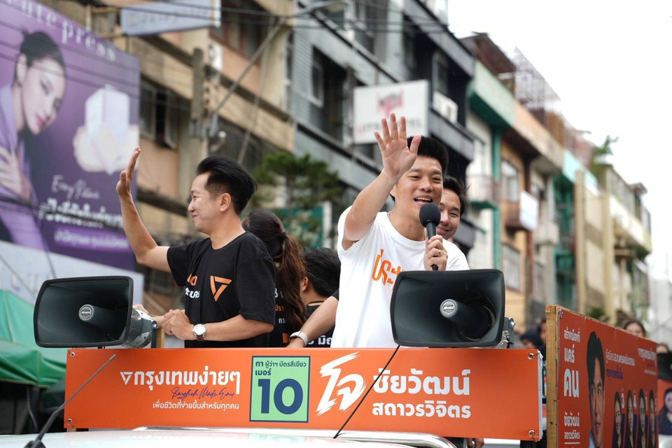 โค้งสุดท้ายเลือกตั้ง กทม. “เท้ง” ปลุกกระแสส้มทั่วเมือง ขอคะแนนยกทีม ส.ก. 50 เขต