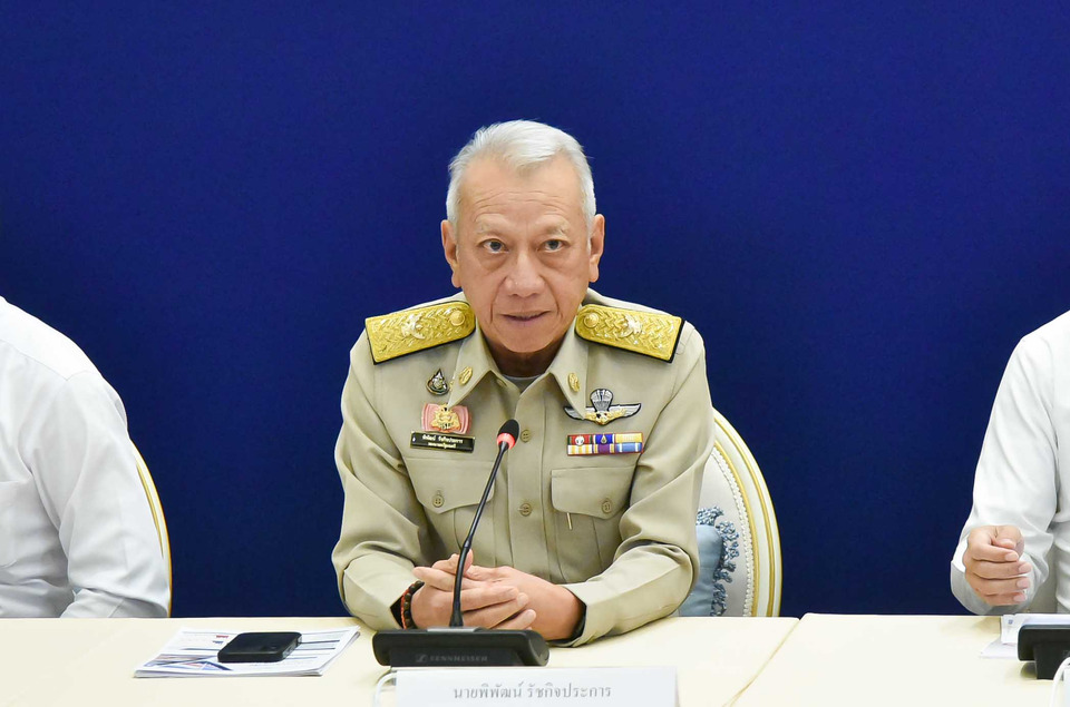“พิพัฒน์” ยัน ไทยยังมีน้ำมันใช้  พร้อมหาแหล่งใหม่เพิ่ม จ่อปรับราคาเบนซินตามกลไก ปตท. ขอภาคอุตสาหกรรมประสาน ผู้ว่าฯ ซื้อน้ำมันบริษัทแม่