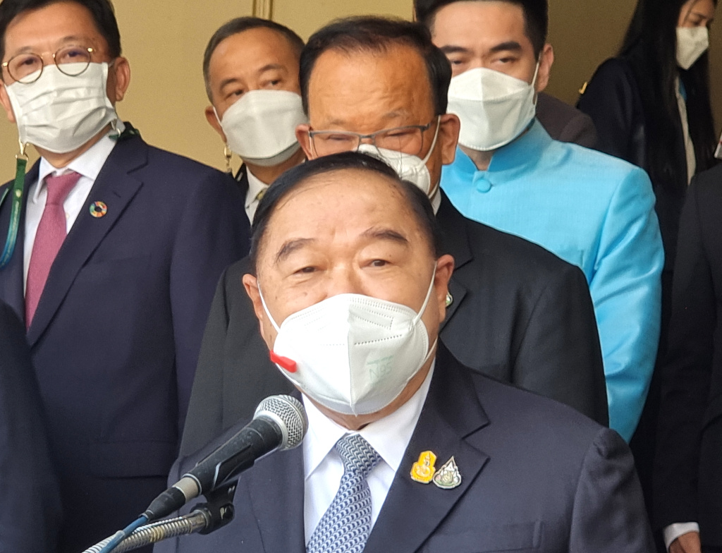 “บิ๊กป้อม” อวยพรให้ทุกคนมีความสุขตลอดปีใหม่ ฝากทุกหน่วยงานดูแลปชช.ท่องเที่ยวปลอดภัย