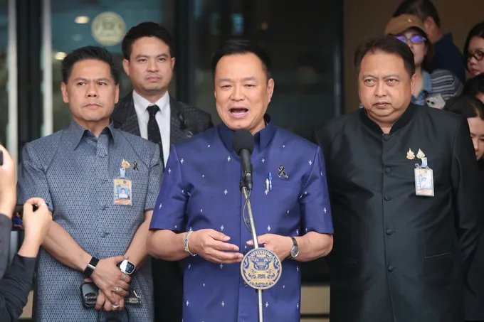 นายกฯ ย้ำ ครม.-ขรก.การเมือง เร่งสร้างผลงานดูแล ปชช. ไม่ต้องให้บุกถึงทำเนียบฯ สั่ง “ปกรณ์” ดูช่อง กม.ยกเลิก MOU  2544