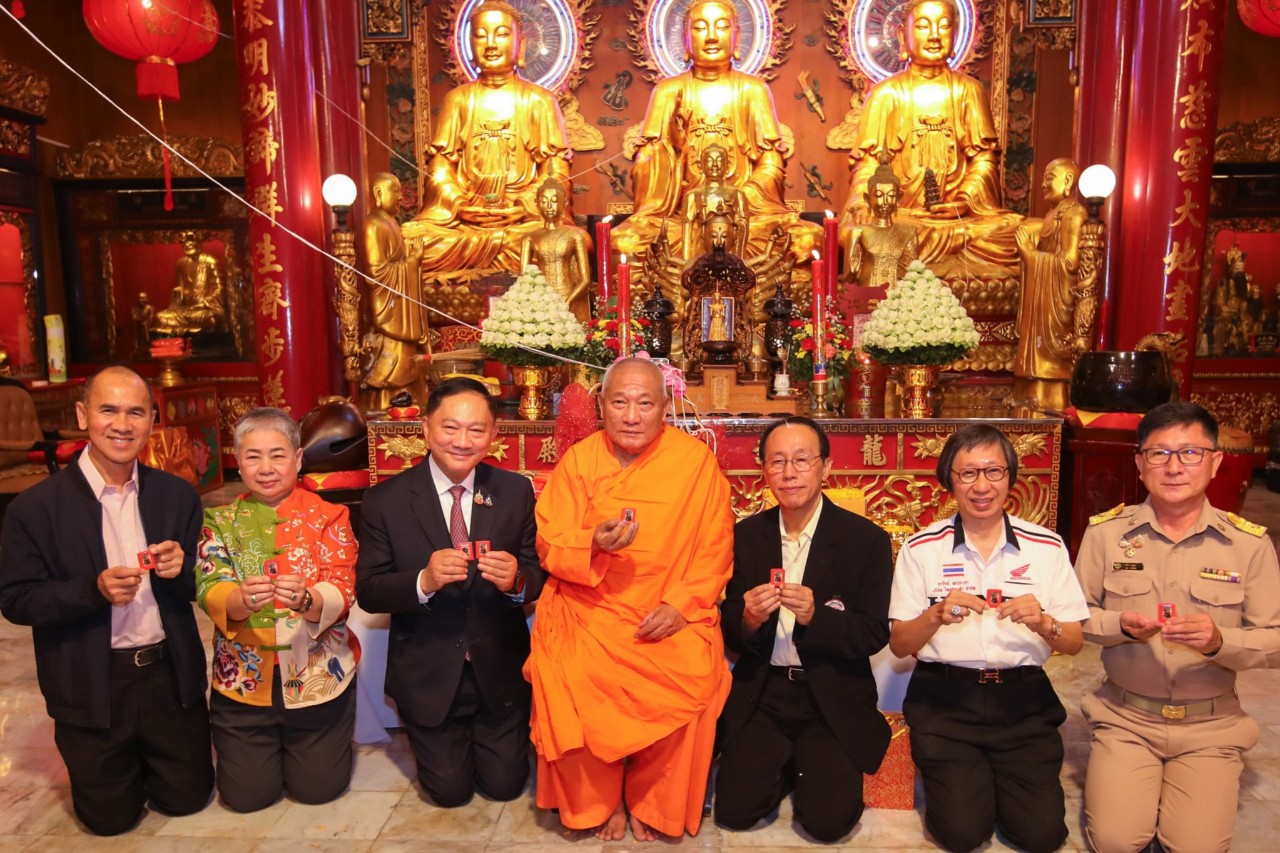 วิริยะประกันภัย ร่วมมูลนิธิเมาไม่ขับ ปลุกเสกเหรียญเทพเจ้ากวนอู  เตือนใจประชาชนเมาไม่ขับ รับช่วงเทศกาลตรุษจีน 2568