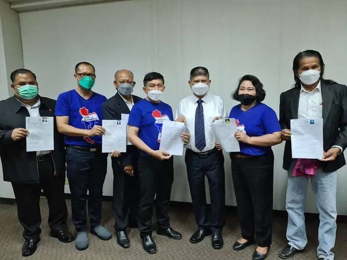 'อานนท์' จับมืออดีตประหมู่บ้านเสื้อแดง 4 ภาค  สมัครสมาชิก'พรรครวมไทยสร้างชาติ'
