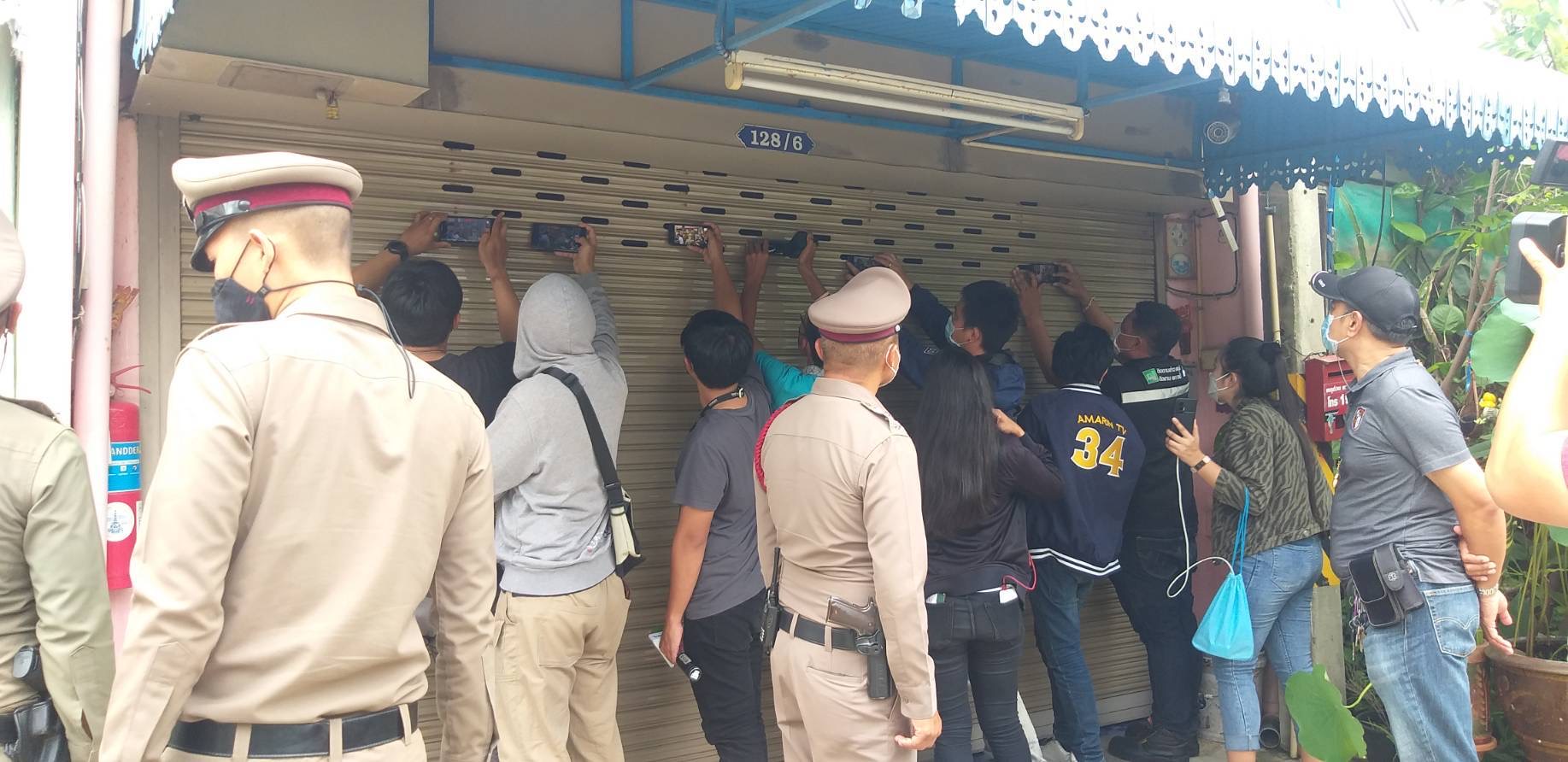 นำตัวตำรวจหญิง ทำร้ายร่างกายทหารรับใช้ ตรวจค้นของกลางที่บ้าน