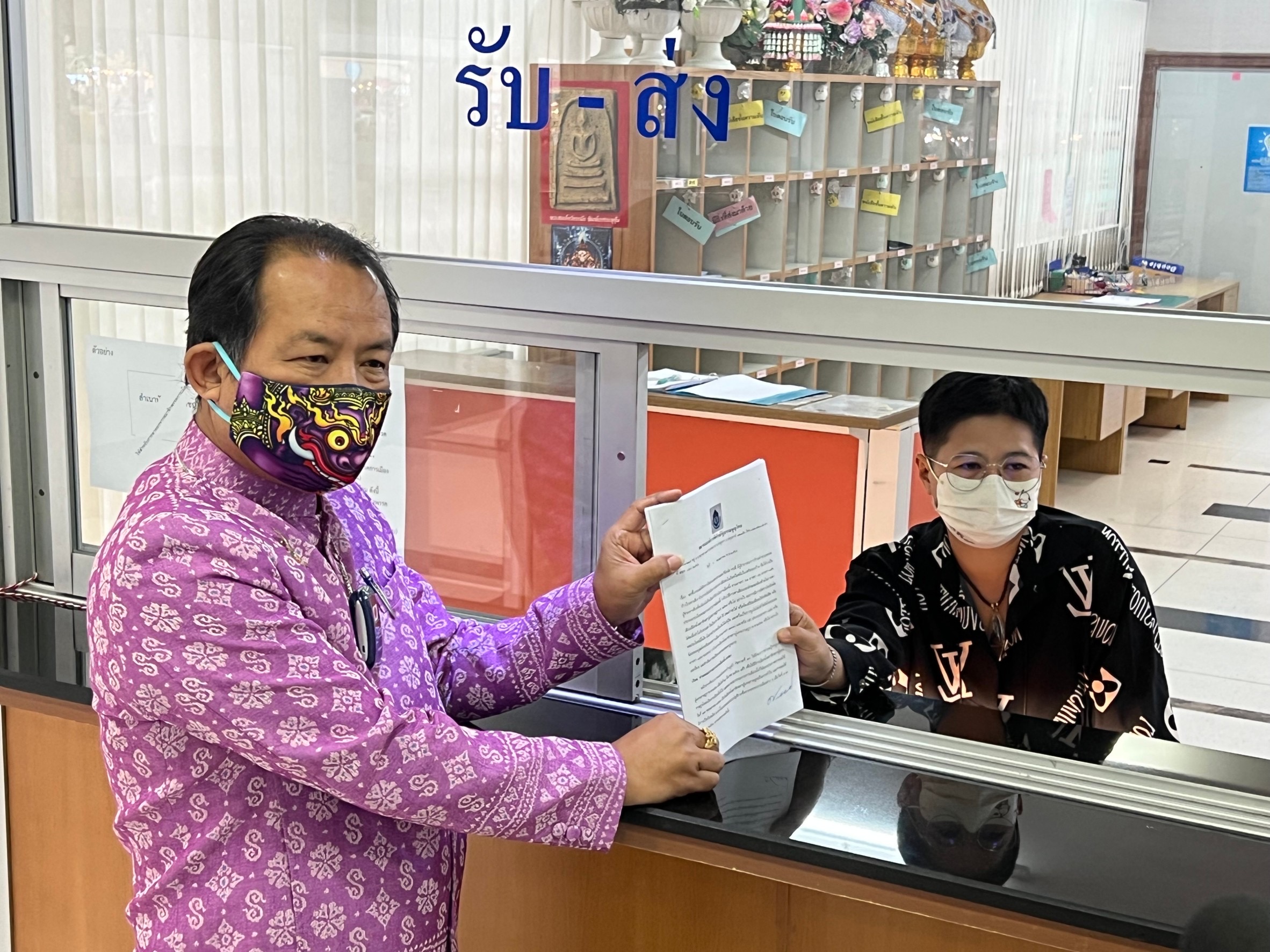 “ศรีสุวรรณ” จี้ “กกต.” สอบ ปมพรรคสีส้มแจกบัตรส่วนลดร้านค้าช่วยหาเสียง