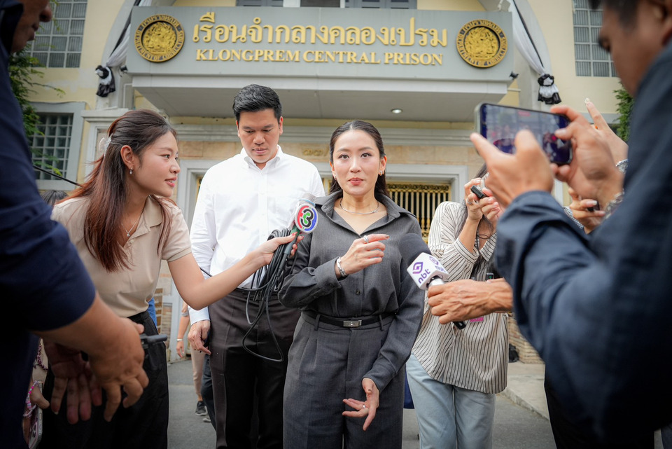 “อิ๊งค์ แพทองธาร” เยี่ยมทักษิณ เผยเตรียมวางมือการเมือง หลังเข้าเกณฑ์พักโทษ 11 พ.ค. 
