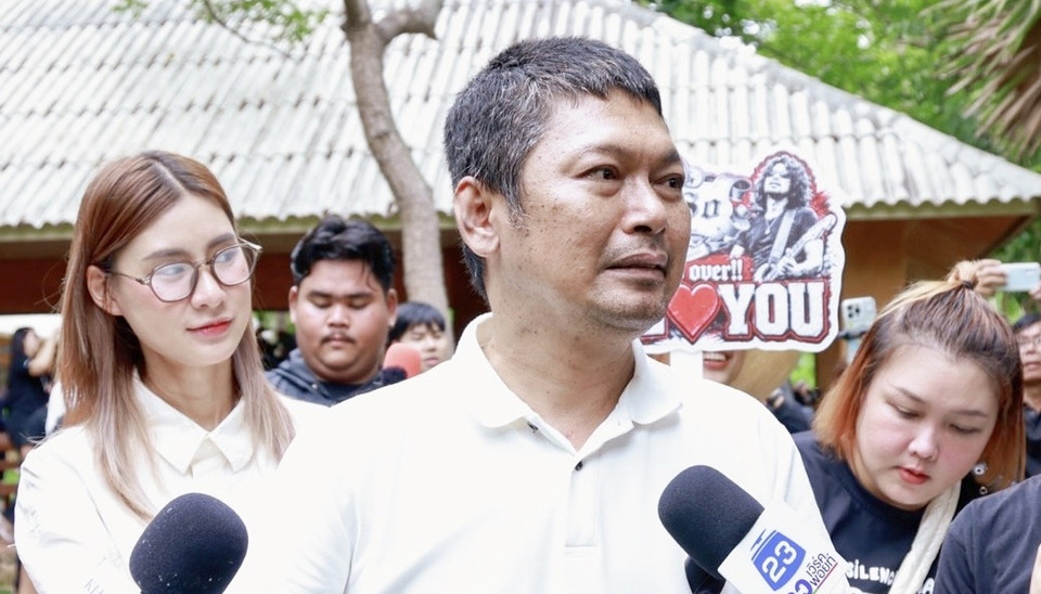 “เสก โลโซ” ขอบคุณทุกกำลังใจหลังพ้นเรือนจำ พร้อมคืนเวทีคอนเสิร์ต-เดินหน้าทำงานเพื่อสังคม
