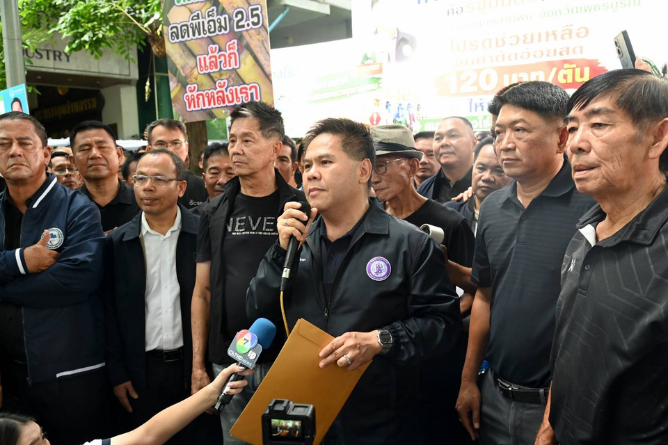 “วราวุธ” ลงถนน เคลียร์ม็อบชาวไร่อ้อย บุกก.อุตฯ ปมตั้งตัวแทนเกษตรกรในบอร์ดอ้อยและน้ำตาลล่าช้า ระบุ ”นายกฯ“ เร่งสางปัญหา