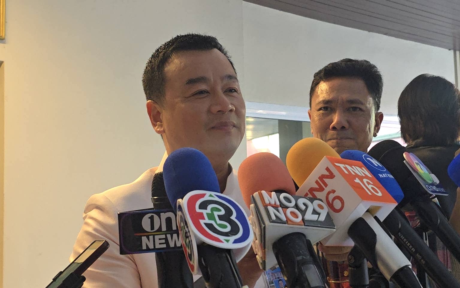 “สรวงศ์” ชี้ ตัวเลข 200 ที่นั่ง “ทักษิณ” คาดคะเนในฐานะมีประสบการณ์เมิน นักร้องฟ้อง บอก ไม่ได้เอ่ยชื่อใคร 