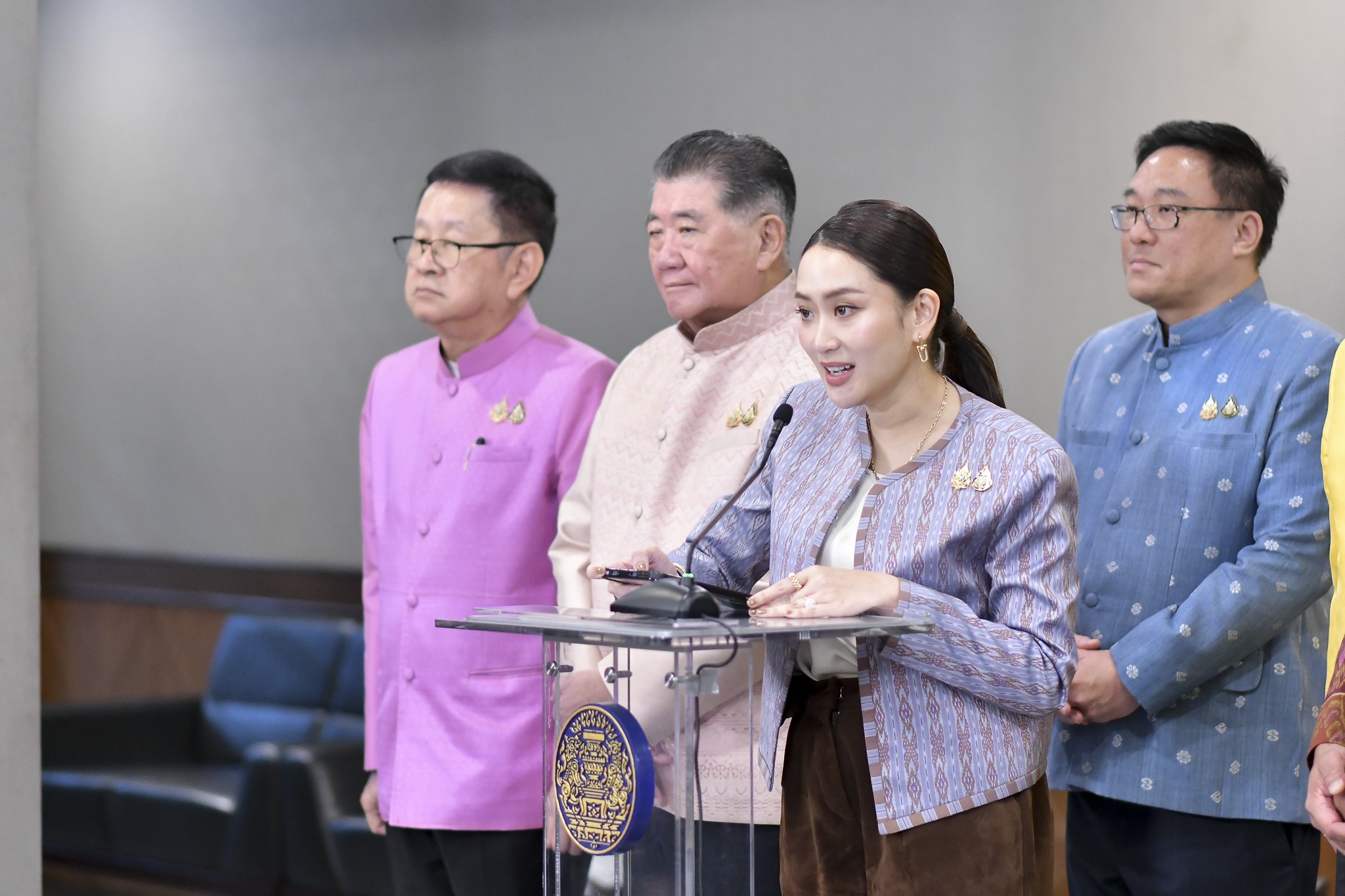 "นายกฯ" แจงเตรียมโอนเงินหมื่นอีก 2 รอบ เดือน พ.ย.กับ ธ.ค. เผยวงคุย "พรรคร่วม รบ." ยังไม่สรุปเอ็นเตอร์เทนเมนต์คอมเพล็กซ์