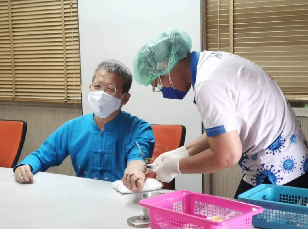  ‘ผู้ว่าฯปู’เจาะเลือดพิสูจน์ภูมิป้องกันโควิด คลี่ปมคาใจฉีดวัคซีนไขว้