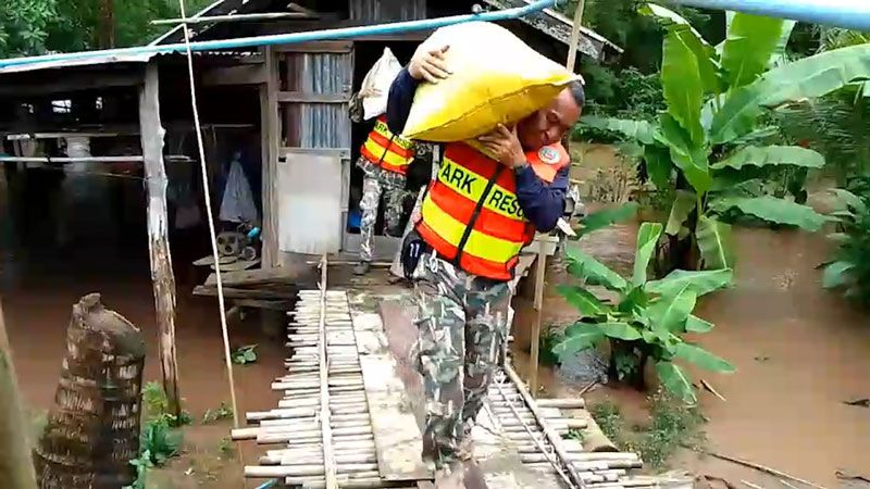 ระทึก!! "น้ำป่าภูกระดึง"ไหลทะลักท่วม 80 หลังคาเรือนจมบาดาล เตือนปชช.เฝ้าระวังน้ำท่วมฉับพลัน