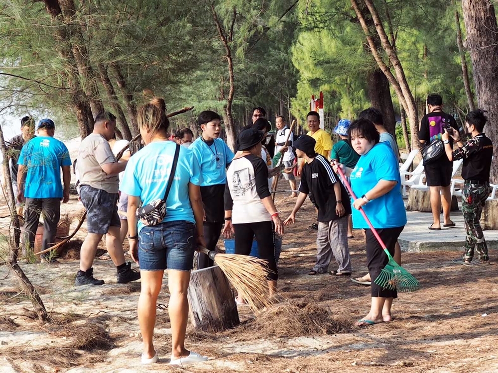 อช.หาดวนกร ร่วมกับชมรมช่างภาพฯ พัฒนาชายหาดให้เกิดความสวยงาม
