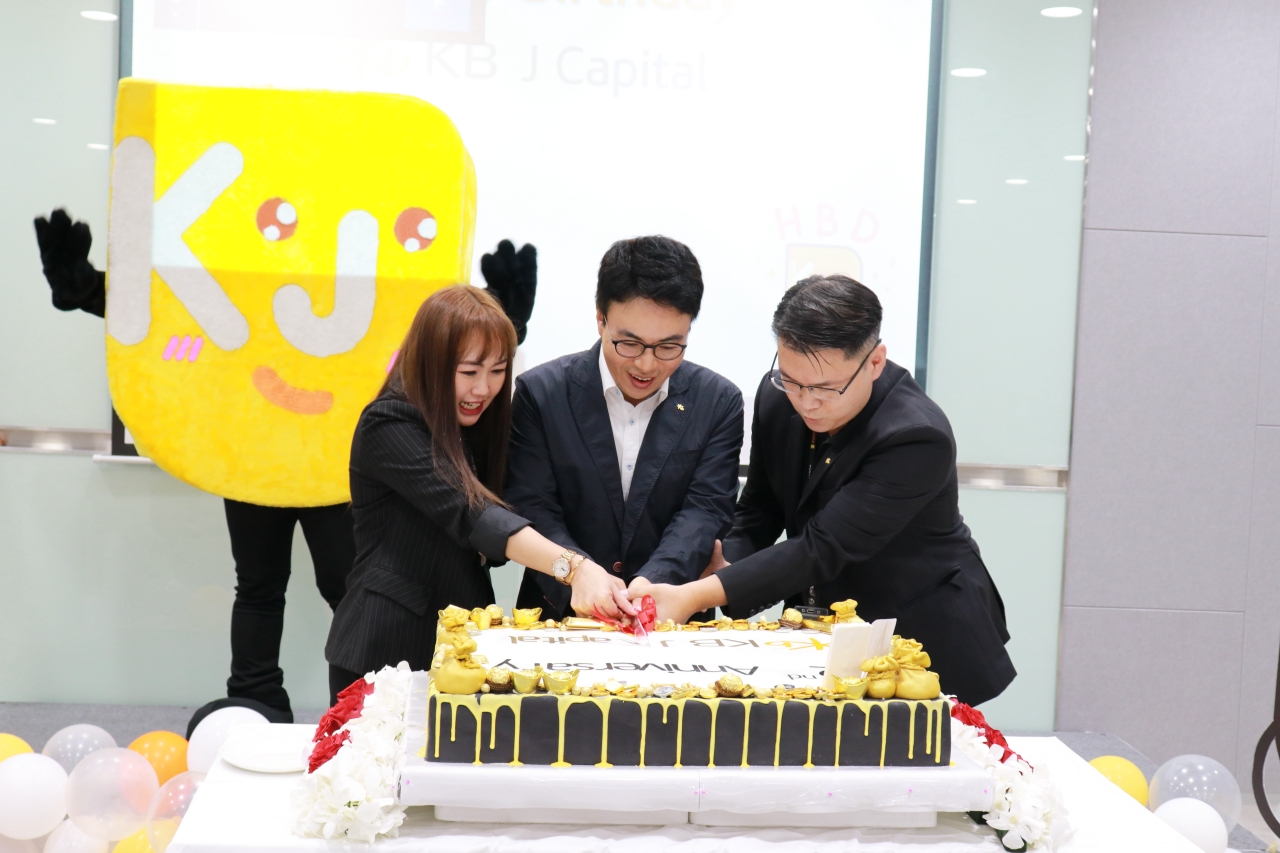 KB J Capital ฉลองครบรอบ 2 ปีแห่งความสำเร็จ อัดโปรโมชันจัดเต็ม พร้อมเปิดตัว คาแรกเตอร์ Star Friends ลิขสิทธิ์จากเกาหลีใต้