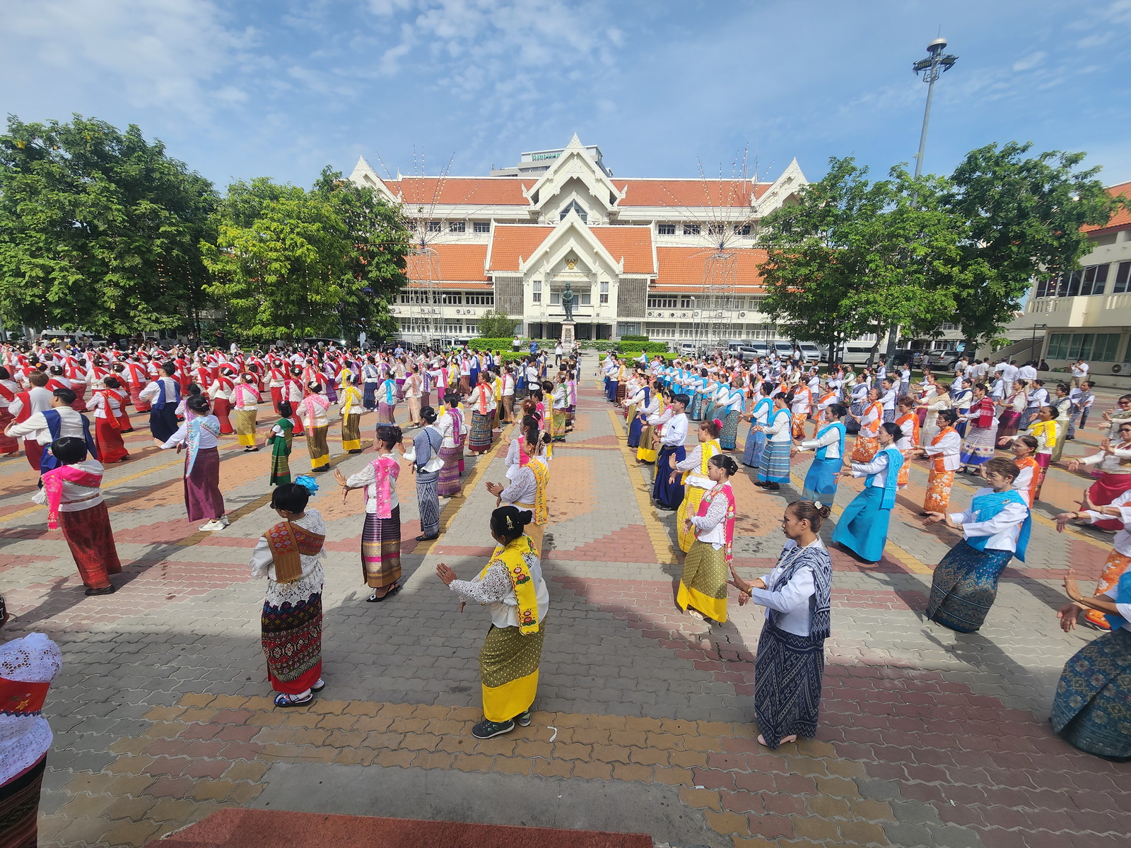 ปทุมธานีจัดยิ่งใหญ่ งานสมโภชศาลหลักเมืองประจำปี ชาวปทุมฯ ร่วมรำถวาย 1,046 คน
