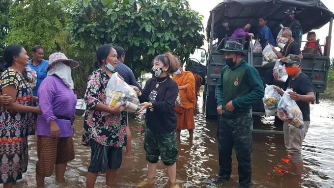 นายกองค์กรสมาชิกสภาสตรีแห่งชาติฯ มอบกำลังใจ  ผู้ประสบภัย-หญิงชราป่วยติดเตียง จ.ชัยภูมิ