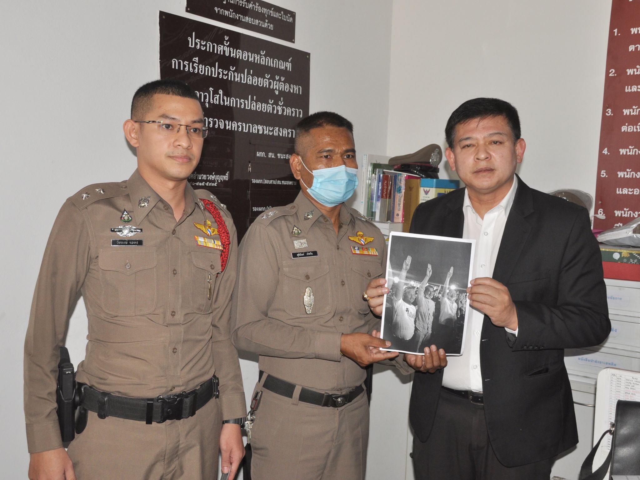 “สิระ”แจ้งความเอาผิด ส.ส.ร่วมชุมนุม จ่อยื่นยุบพรรค