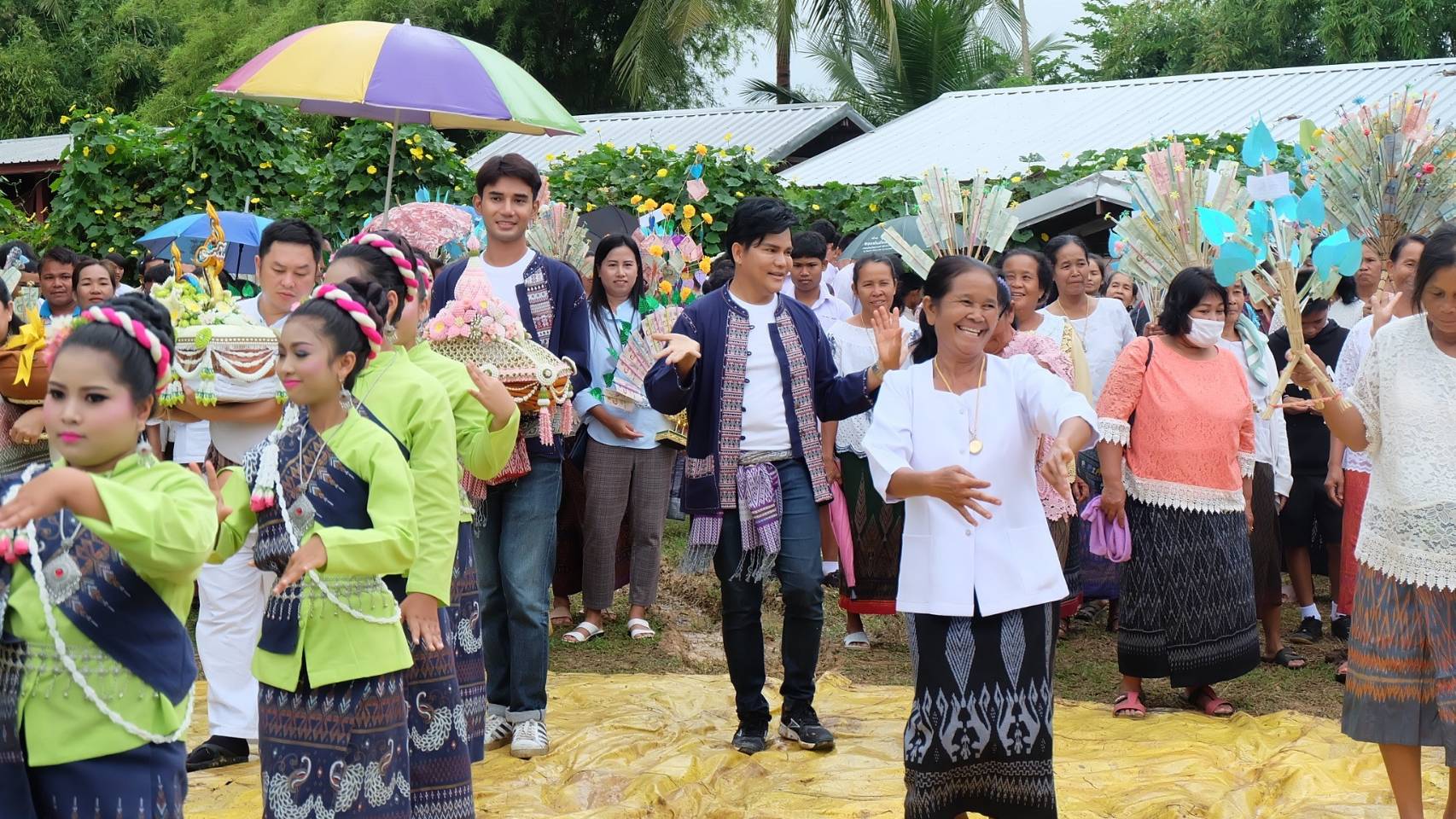 'ดร.ชายแฮ็คส์-ก้อง กิตติ์ลภัส' ร่วมงานบุญกฐินวัดโนนศิลาอาส์นฯ ได้ยอดบุญ 1,003,940 บาท
