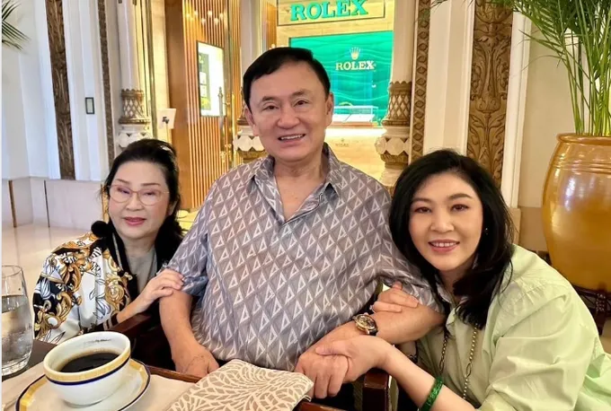 ยิ่งลักษณ์โพสต์ "เวลาที่พวกเรารอคอยมาถึงแล้ว"