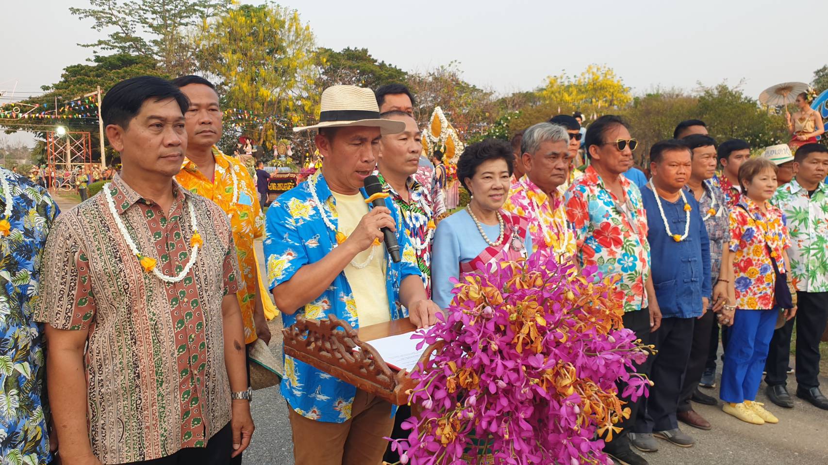 สืบสานตำนาน"งานประเพณีสรงน้ำโอยทาน"สงกรานต์อำเภอศรีสัชนาลัย