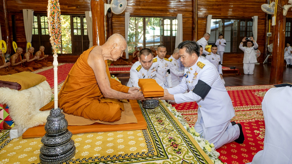 พระราชทานผ้าไตร–น้ำสรง แด่ “หลวงพ่อสมบูรณ์” เนื่องในอายุวัฒนมงคล 85 ปี