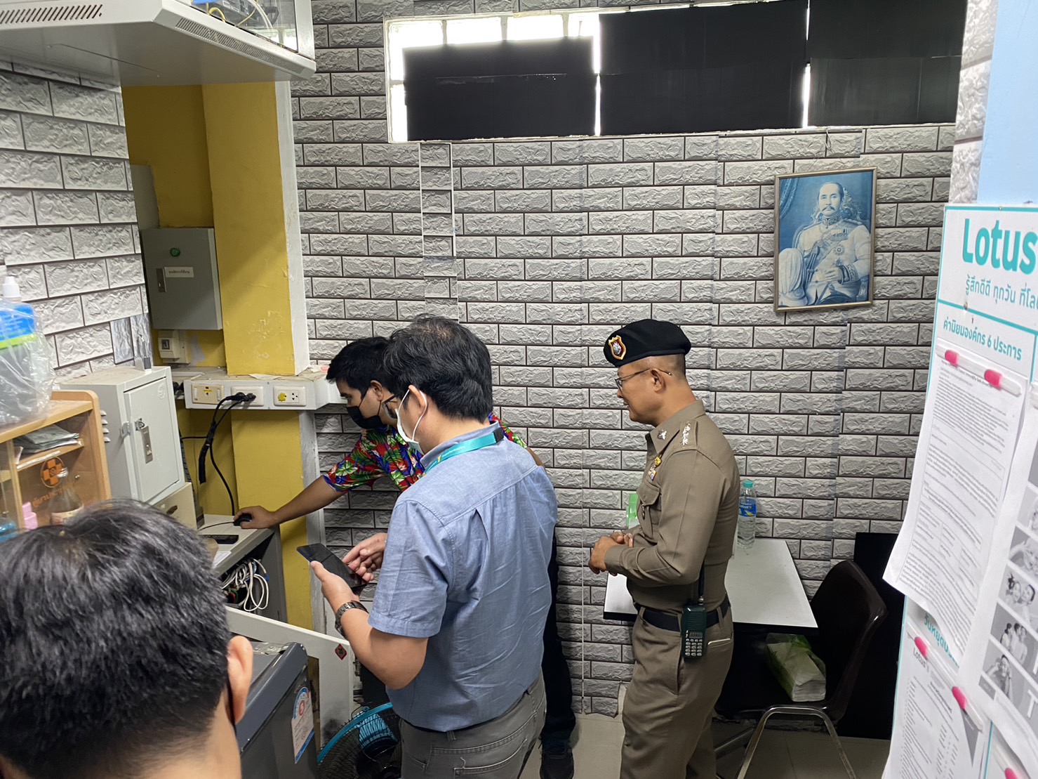 คนร้ายบุกเดี่ยวงัดร้านสะดวกซื้อชื่อดังกลางเมืองสระแก้วได้เงินสดกว่า 3 แสน  