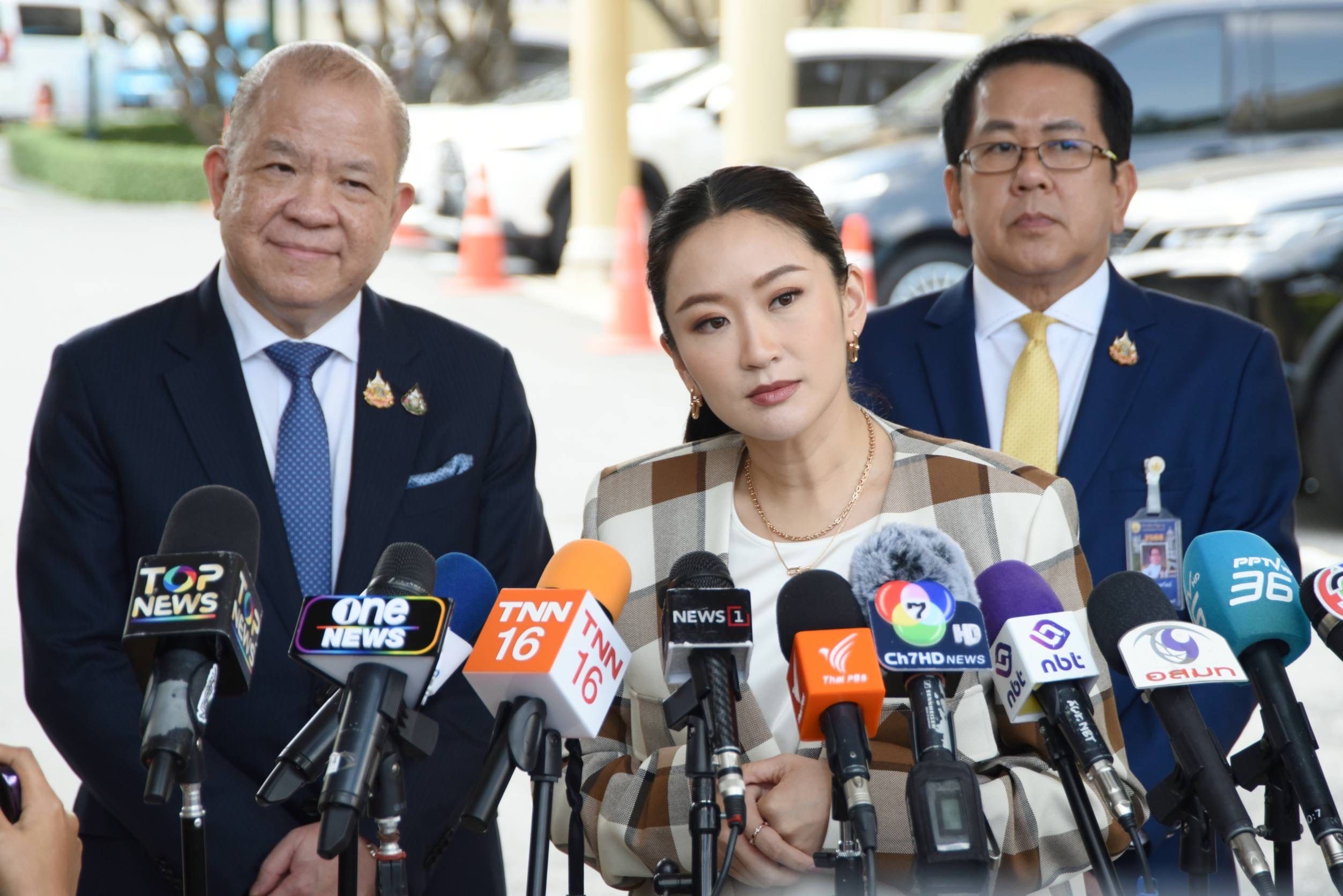 "นายกฯ " บอกมีแน่ แผนรับมือการขึ้นกำแพงภาษีสหรัฐฯ พร้อมคุย "กกร." วันนี้ ชี้บางอย่างรอไม่ได้ 