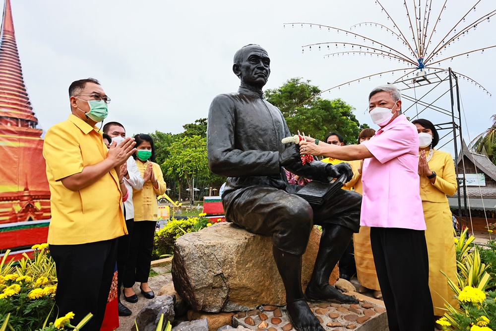 พ่อเมืองระยอง บวงสรวงครบรอบ เนื่องในวันคล้ายวันเกิด 236 ปี “ท่านสุนทรภู่ กวีเอกโลก”