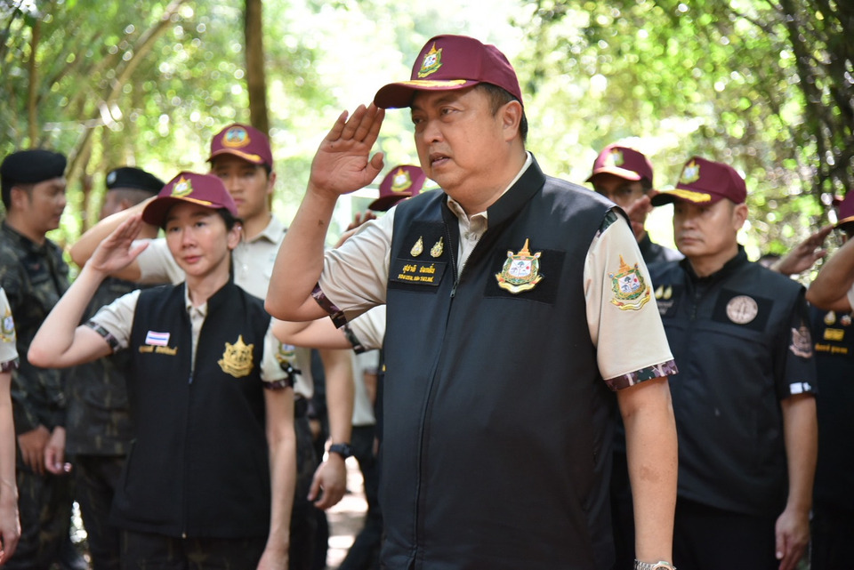 “รองนายกฯ สุชาติ” รับนโยบายนายกฯ อนุทิน สั่งเตรียมมาตรการทุกด้านรับมือสถานการณ์ไฟป่าในฤดูแล้ง