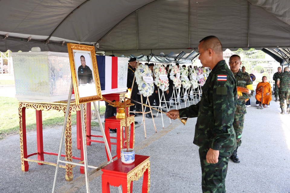 แม่ทัพภาคที่ 4 นำส่งวีรบุรุษคืนสู่อ้อมกอดครอบครัว สดุดีผู้กล้าอย่างสมเกียรติ