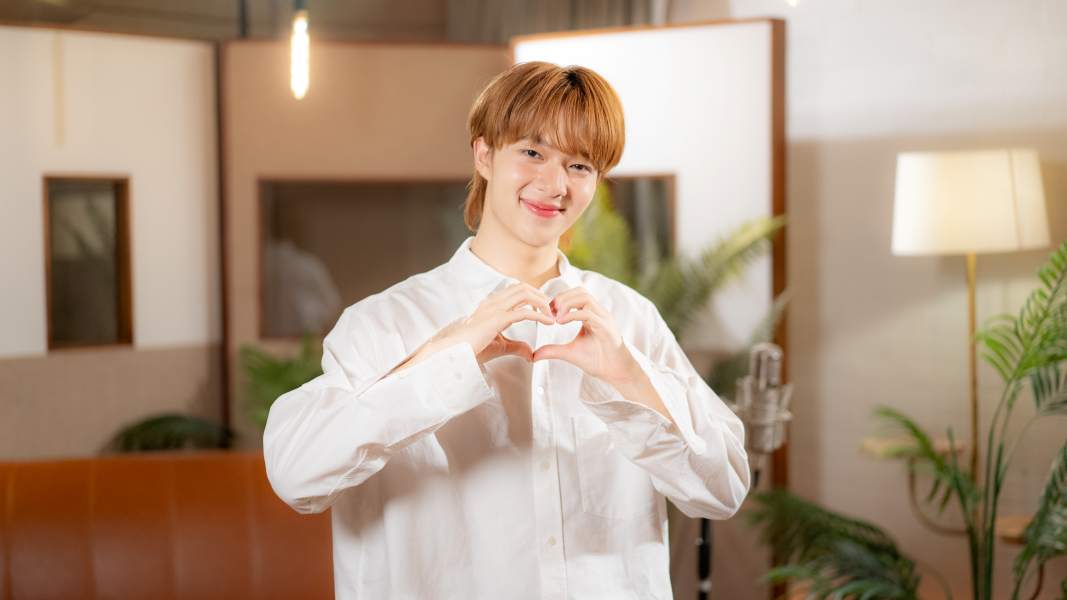 "นุนิว" ชวนส่งต่อกำลังใจผ่านโปสการ์ดสุด Limited “Give Love by NuNew”