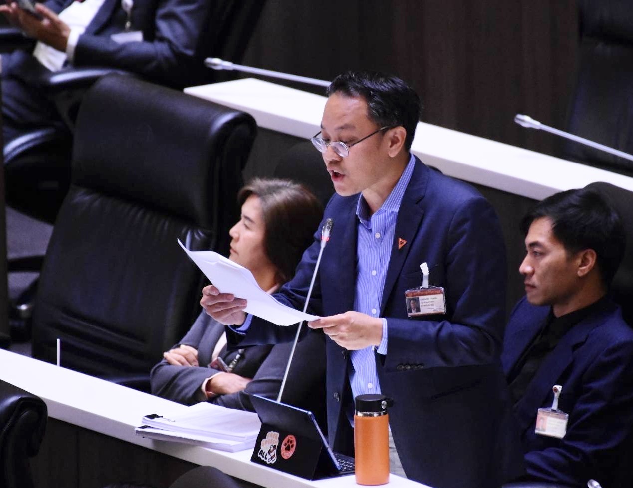 “ภัณฑิล” แฉ “งบฯสภา” มีโครงการพิสดาร ถามกลับ “พิเชษฐ์” สร้างคลังแสงไว้ปราบ สส. กันเองหรือไม่ 