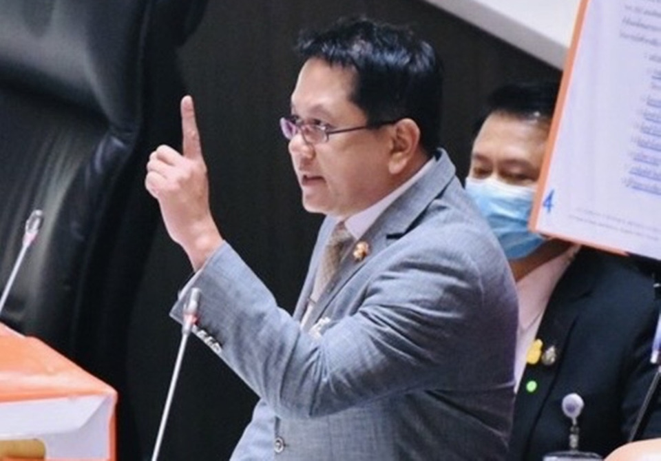 “จิรายุ” จี้ นายกฯ ปรับ ครม.ด่วน! แฉ รมต.คนนอกไม่คลีน ซัด ครม.หนู 1 อาการหนัก