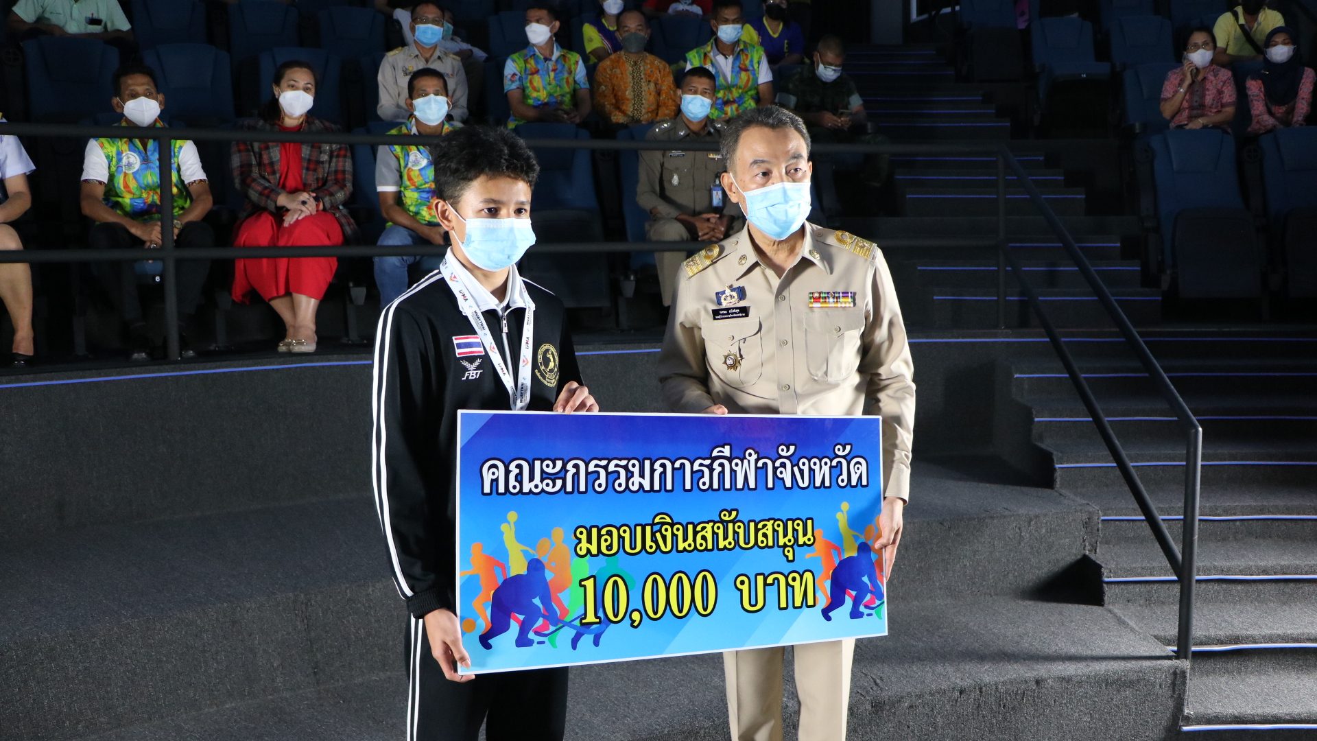 สมาคมกีฬานราธิวาส มอบรางวัลให้นักกีฬาที่คว้าแชมป์มวยไทยสมัครเล่นชิงแชมป์โลก 