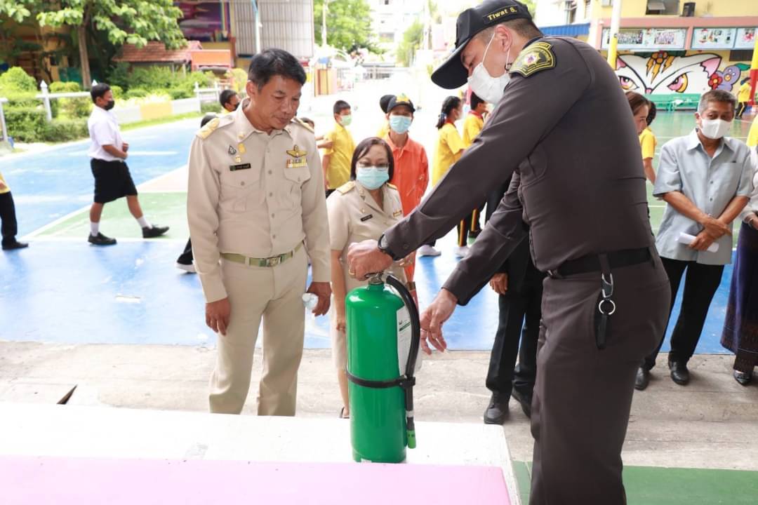 ดอนเมือง ตรวจสภาพถังดับเพลิงในโรงเรียน ให้ได้มาตรฐาน พร้อมใช้งาน