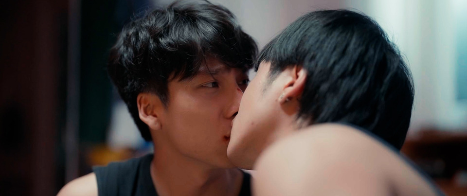 ฟินจิกหมอน!! “เซ้ง-ปอนด์” จัดหนักจูบกันนัว จัดเลิฟซีนแซ่บ ส่งท้ายซีรีส์  “Blood Fighter’s สังเวียนที่รัก” 
