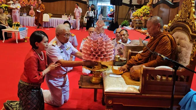 "บิ๊กปุ้ม" ทอดผ้าป่ามหากุศลกว่า 8 ล้าน พัฒนา รพ.สมเด็จพระนางเจ้าสิริกิติ์ฯ ก้าวสู่ EEC