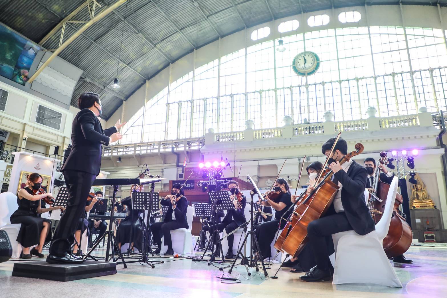 รถไฟคืนความสุขให้ปชช. "Hum Lamphong in your Eyes" ร้อง เล่น ย้อนประวัติศาสตร์