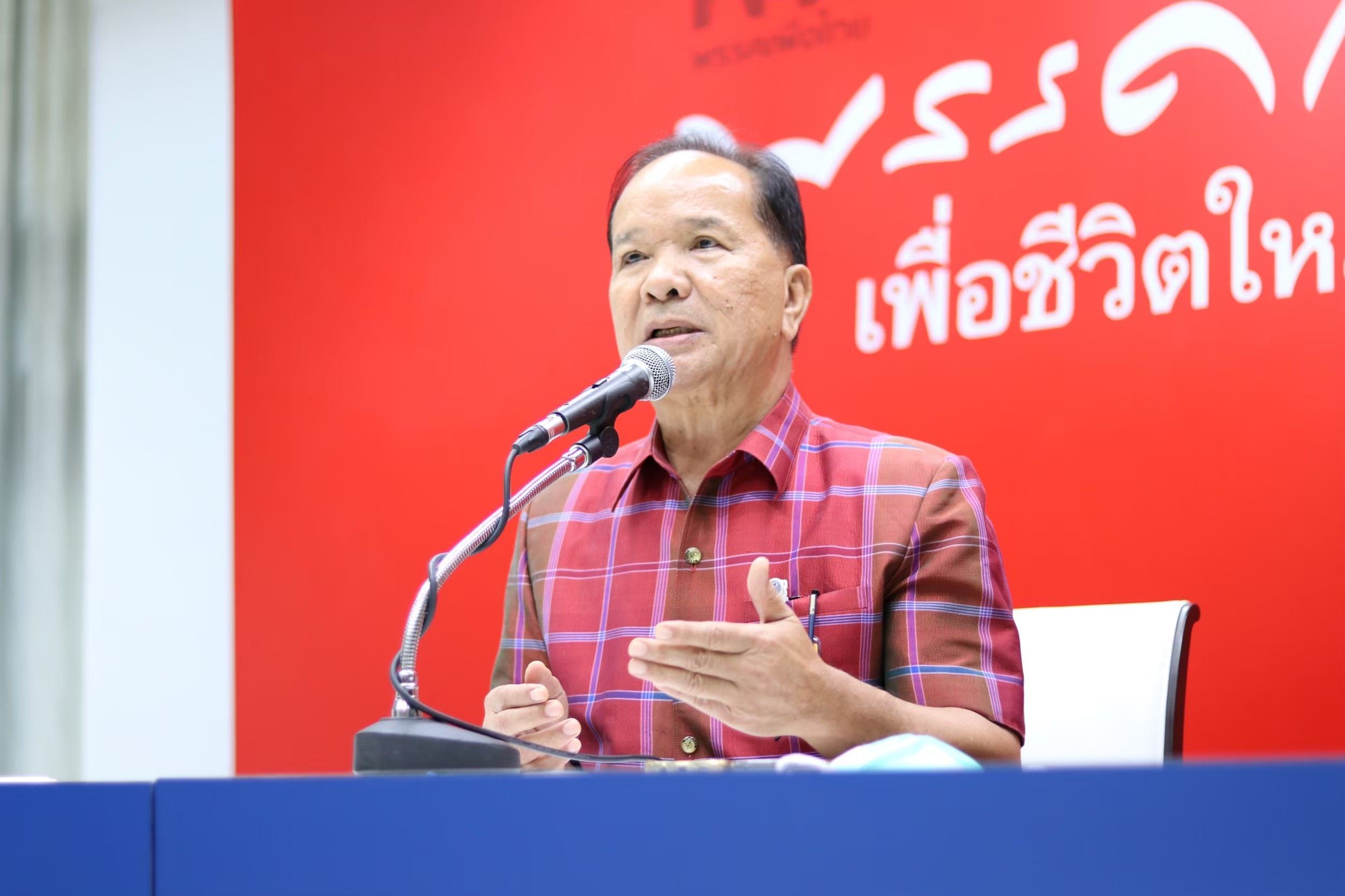 "สมคิด" มั่นใจ "เพื่อไทย" คว้าชัยภาคอีสานกวาดส.ส.เกิน 100 ที่นั่ง ลั่นในสนามเลือกตั้งไม่มีพรรคพี่พรรคน้อง
