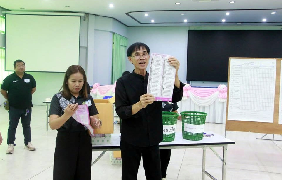 กกต.เพชรบูรณ์ นับคะแนนใหม่ สส.บัญชีรายชื่อ พบคะแนนตรงผู้ใช้สิทธิ 404 เสียง