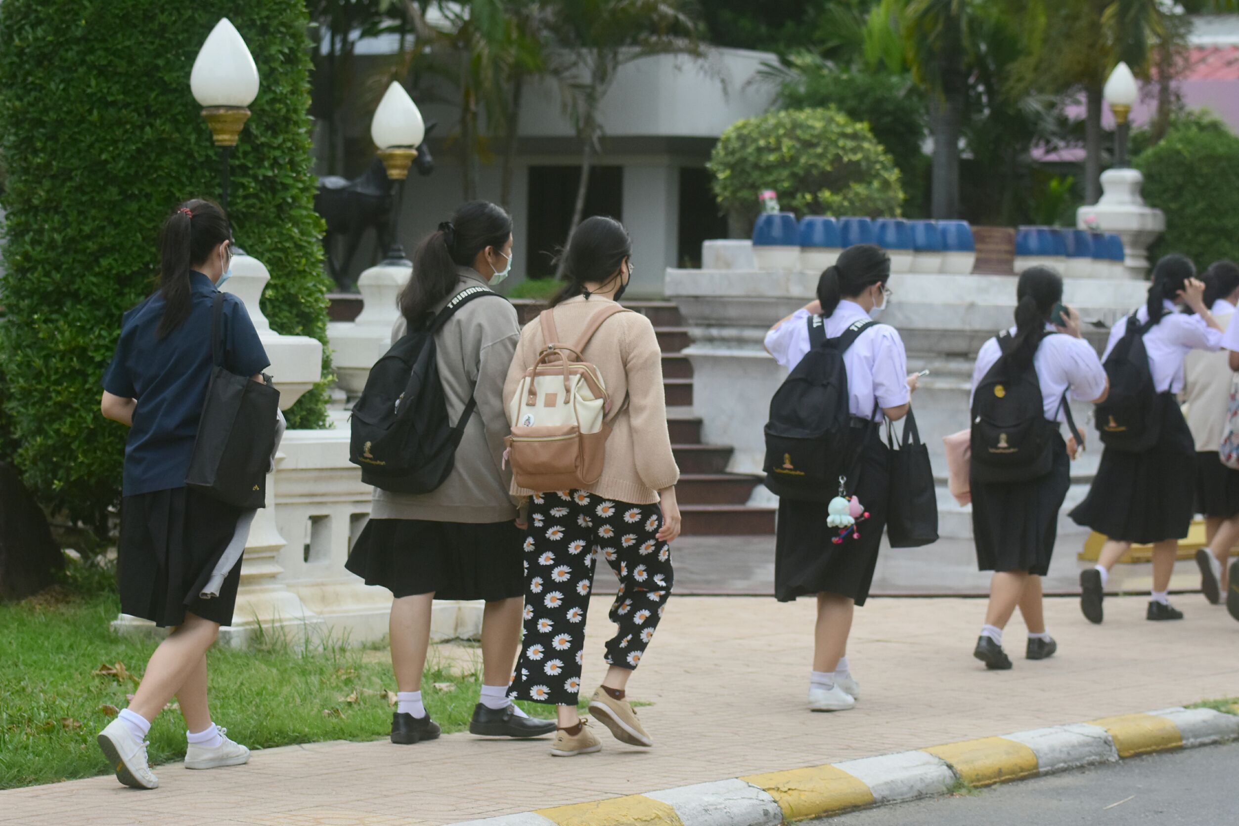 ต้อนรับเปิดเทอม 1 ธ.ค.กับบรรยากาศการแต่งกายของนักเรียน รร.เตรียมอุดมศึกษา 