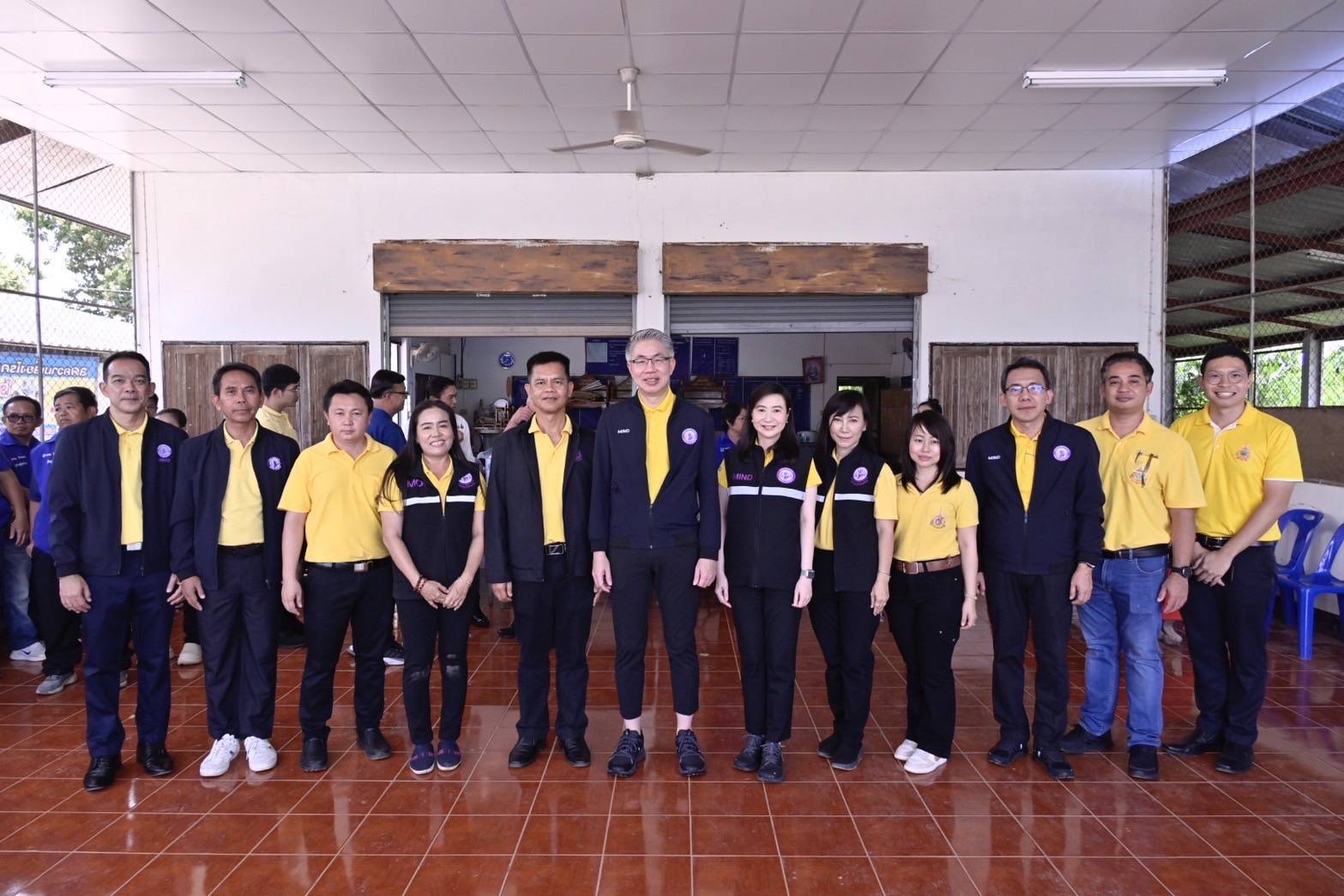 ก.อุตฯ เร่งช่วยชาวแพร่ มอบถุงยังชีพ – ระดมทีมเข้าซ่อมแซม ฟื้นฟูโรงงาน ธุรกิจ