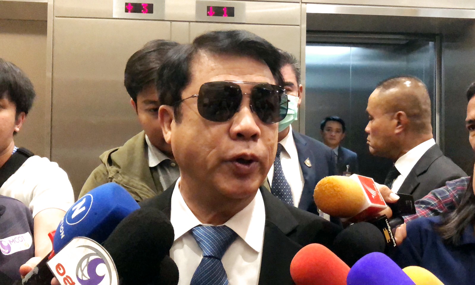 "สุริยะ" บอกไม่รู้ "เพื่อไทย" นัด"รทสช." คุยร่วมรัฐบาลวันนี้ ย้ำไม่มีส่วนเกี่ยวข้องดีลเก้าอี้รัฐมนตรี 