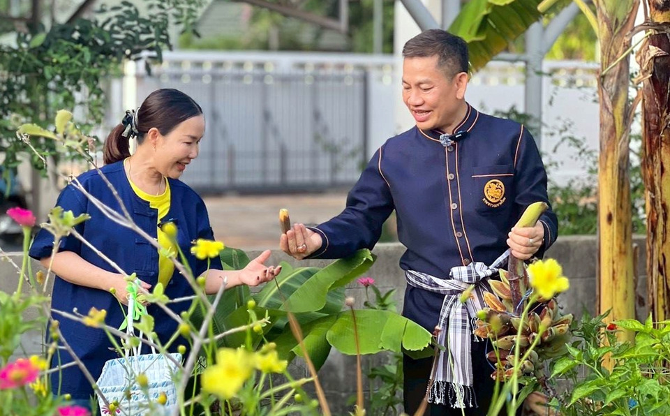 รองผู้ว่าฯร้อยเอ็ดเปิดบ้านโชว์ปลูกผัก 30 ชนิด ดัน “ผู้นำทำก่อน” สร้างมั่นคงอาหาร
